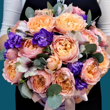 Тонкий намек персиковая корбка цветов