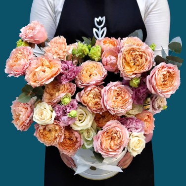 Безмятежность коробка с пионовидными розами