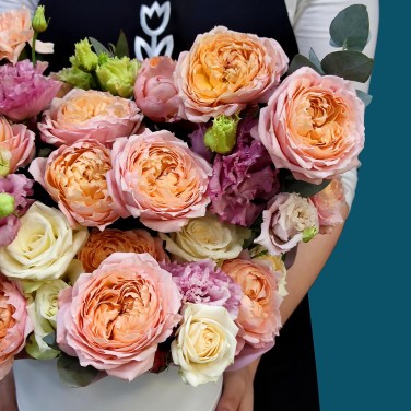 Безмятежность коробка с пионовидными розами