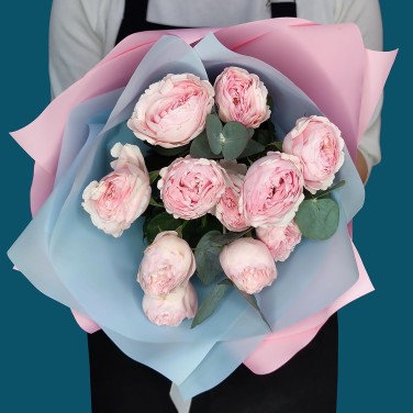 Розовая Сью букет пионовидных роз
