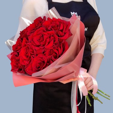 Сердечный букет из крупных красных роз