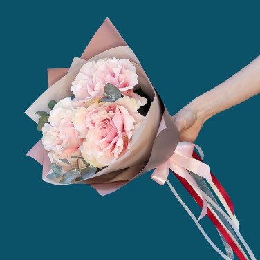 Рассветный луч букет красивых роз