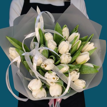 Белый жемчуг букет тюльпанов