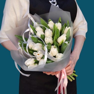 Белый жемчуг букет тюльпанов