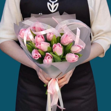 Розовые жемчужины букет тюльпанов