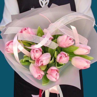 Розовые жемчужины букет тюльпанов