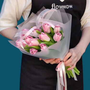 Розовые жемчужины букет тюльпанов