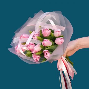 Розовые жемчужины букет тюльпанов