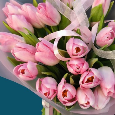 Розовый тюльпановый букет