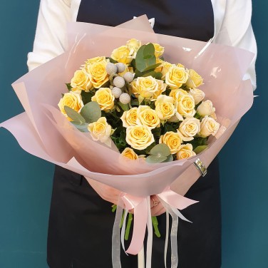 Солнечный вздох букет кустовых роз