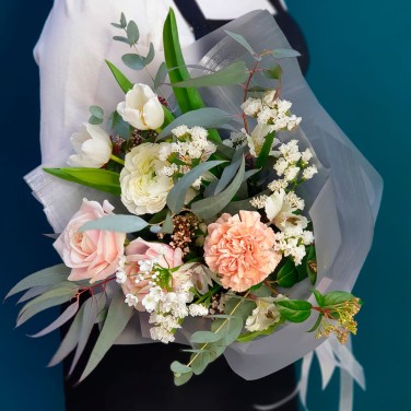 Букет из роз и аллиума Ласковый май