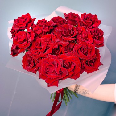 Восторг красных необычных роз