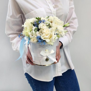 Белая дымка туманная коробка с цветами