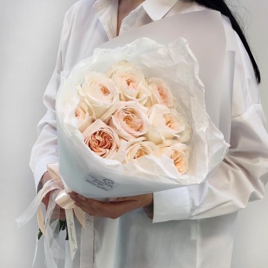 Ароматный намек букет пионовидных роз