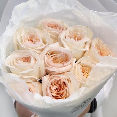 Ароматный намек букет пионовидных роз