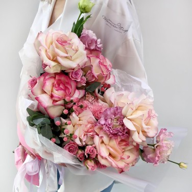 Бархатное прикосновение букет французских роз