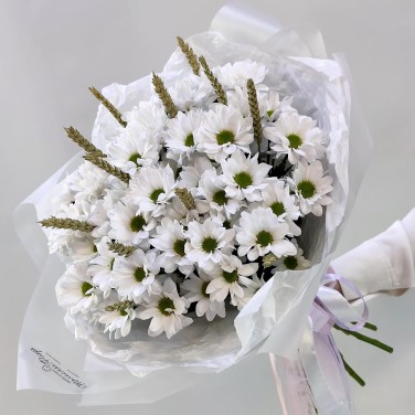 Букет полевой из белой хризантемы с пшеницей