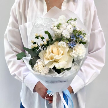 Ласковость белоснежности компактный букет