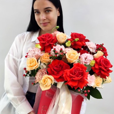 Огонь встречи цветы в красной коробке