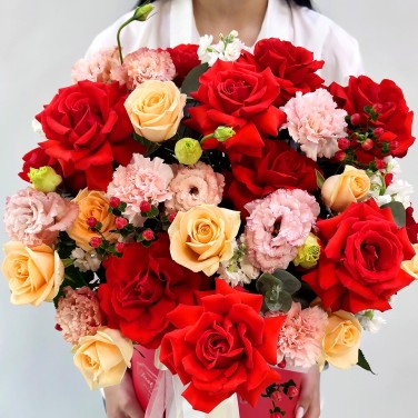 Огонь встречи цветы в красной коробке