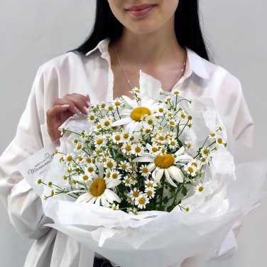 Чудеса летние букет ромашек в упаковке