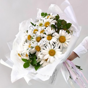 Букет больших садовых ромашек