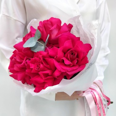 Вишня в пудре букет французских роз