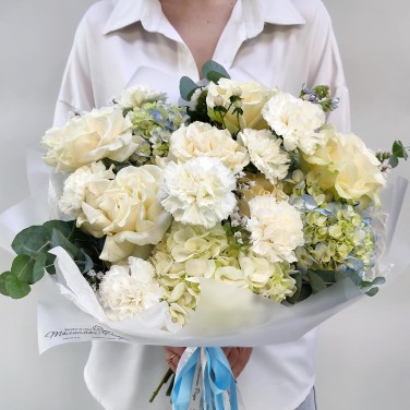 Нега белая букет французских роз и гортензий