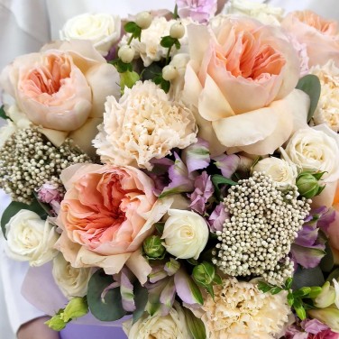 Пьяцетта шикарная коробка с цветами