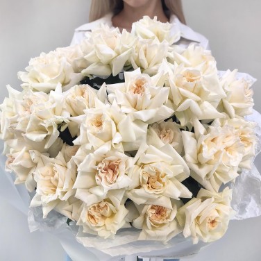 Нежность прикосновения букет пионовидных роз