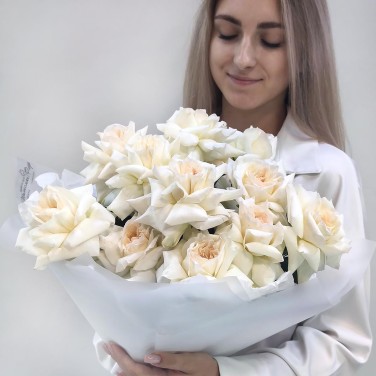 Лебединая песня букет ароматных пионовидных роз