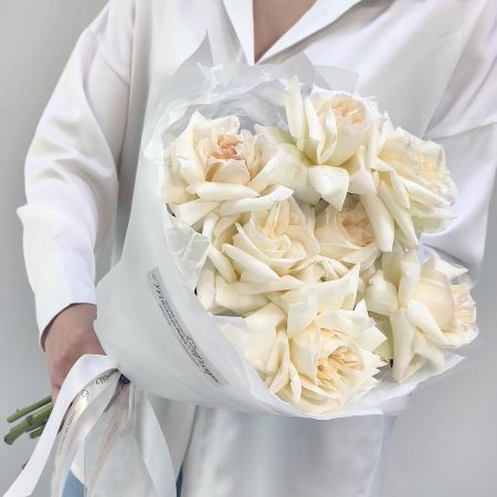 Нежнянка ароматная букет пионовидных роз