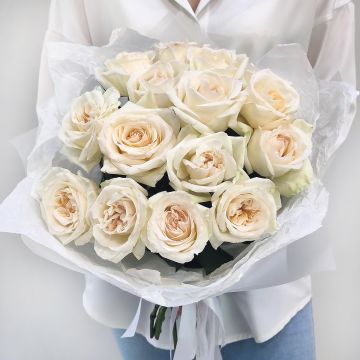 Букет из 15 пионовидных белых роз
