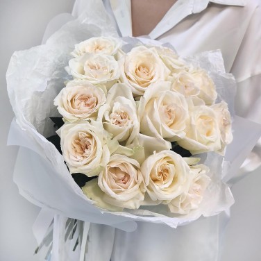 Букет из 15 пионовидных белых роз
