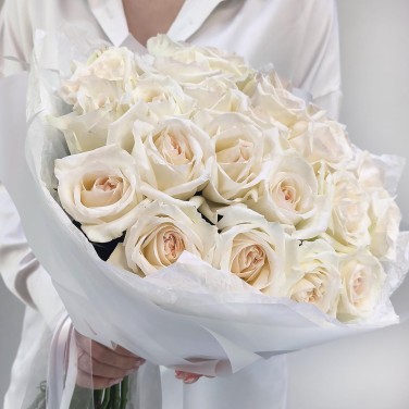 Букет из 25 белых пионовидных роз