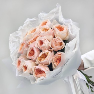 Букет персиковых пионовидных роз