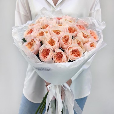 Букет из 25 персиковых пионовидных роз