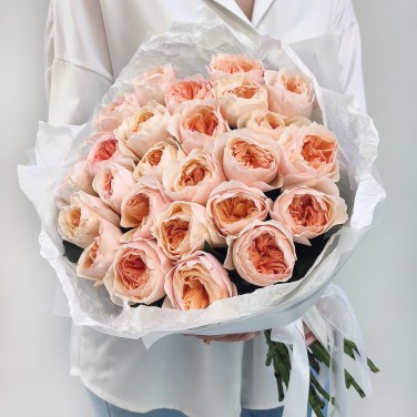 Букет из 25 персиковых пионовидных роз