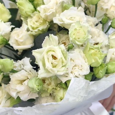 Светлость нежная букет из эустомы