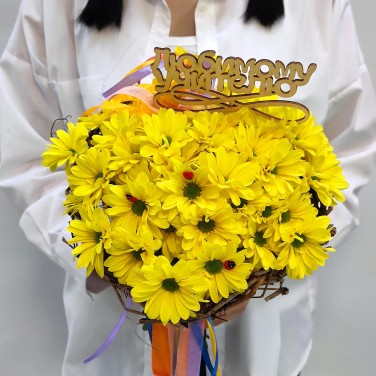 Солнечный лучик букет из хризантем