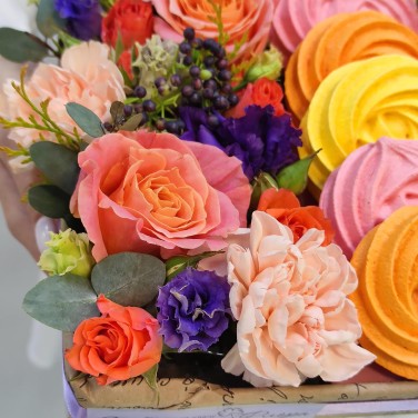 Очарованная сладость с цветами