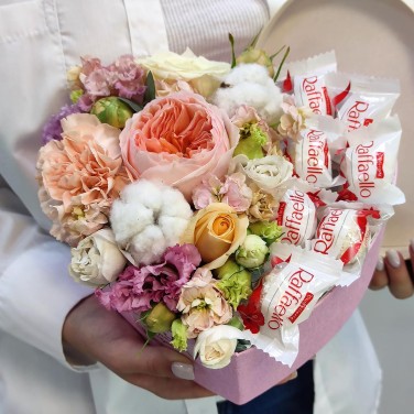 Сладость нежная цветы в коробке сердце