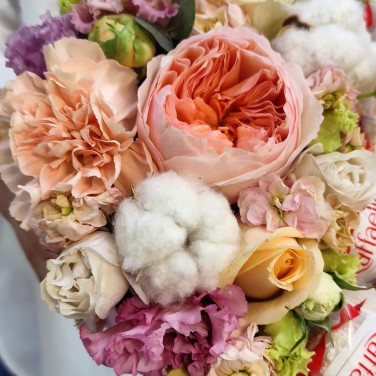 Сладость нежная цветы в коробке сердце