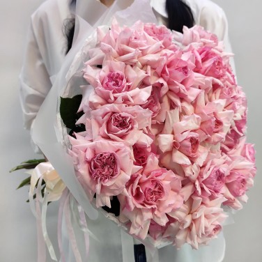 Розовый жемчуг букет ароматной пионовидной розы