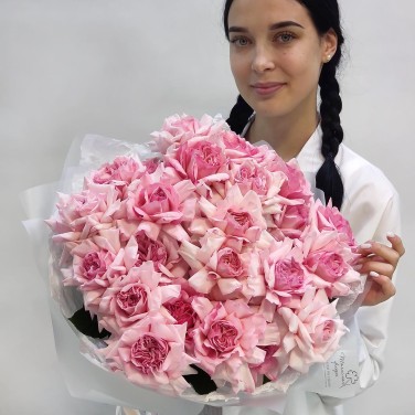 Розовый жемчуг букет ароматной пионовидной розы