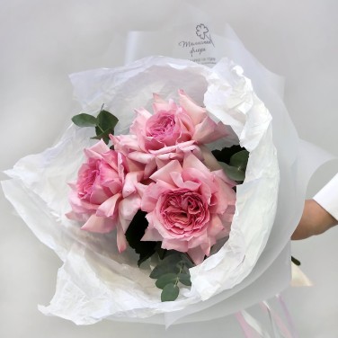 Розовый ароматный привет из роз