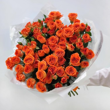 Букет 15 кустовых оранжевых роз