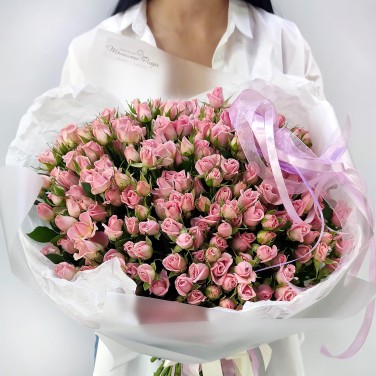 Букет 51 кустовых розовых роз