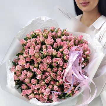 Букет 51 кустовых розовых роз