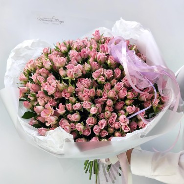 Букет 51 кустовых розовых роз